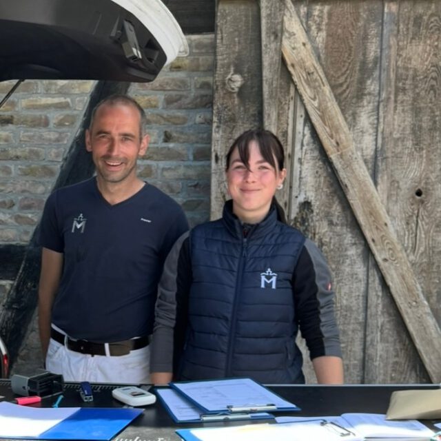 Medea Griebenow ist seit 2026 offiziell Stutbuchführerin des VPZ MV🐴🐴🐴

Seit vier Jahren verstärkt die gelernte Pferdewirtin das Team der Geschäftsstelle. Nach dem Abitur lernte sie ihr Handwerk von der Pike auf auf dem Gestüt Ganschow.

Zu Medea Griebenows Aufgaben zählen:
➡ die Stutbuchführung
➡ die Registrierung der Fohlen auf den offiziellen Chipterminen des Verbandes und auf Hofterminen
➡ die Ausstellung der Equidenpässe
➡ das Messen der Ponys und Pferde als Messbeauftragte
➡ Abstammungsüberprüfungen (DNA/Erbkrankheiten etc.)

Weiterhin unterstützt Medea Griebenow das Verbandsteam auf den Veranstaltungen während des Zuchtjahres. 

Kontakt☎☎☎
Telefon: 0381/44033874
E-Mail: stutbuch@pzvmv.de
Mobil: 0171/1480206